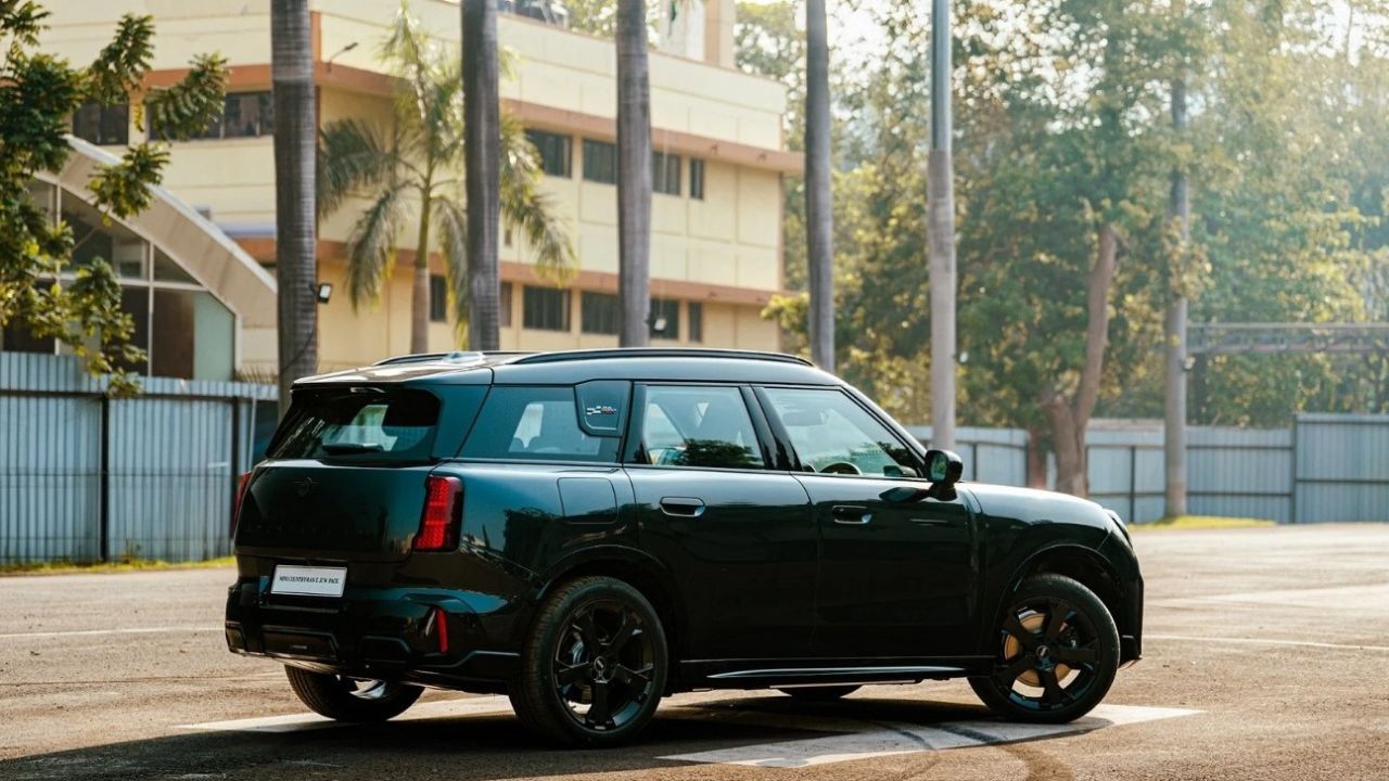 1749214192-Mini Countryman E John C